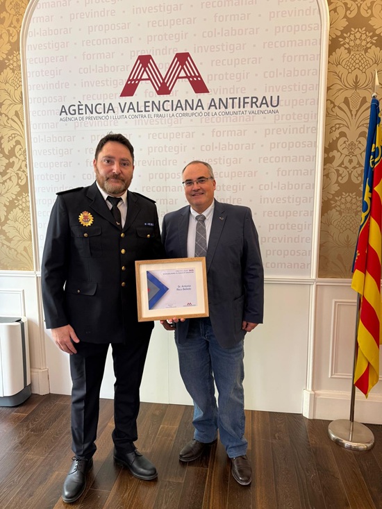 Antonio Rico recibiendo un premio | Delegado Sindical | Premio AVAF | Comunicado Sindical | Afíliate